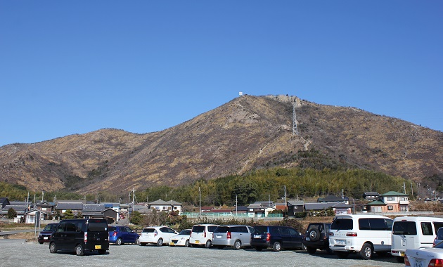 麓から見た高御座山(イメージ)