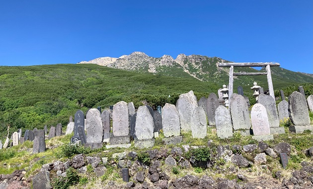 女人堂から見た御嶽山（イメージ）