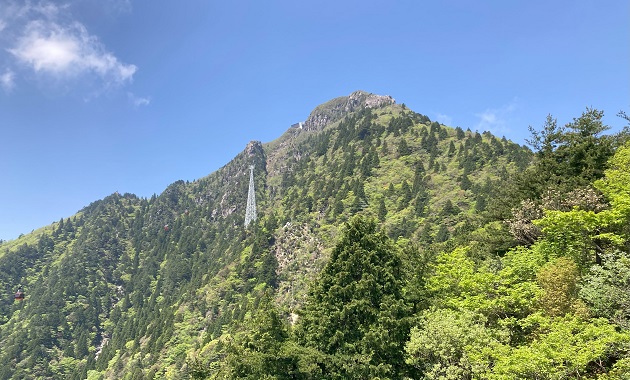 御在所岳を登山道から見る（イメージ）